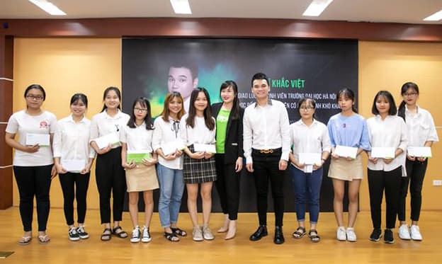 DÂN TRÍ: GAPO ĐỒNG HÀNH CÙNG KHẮC VIỆT TRAO HỌC BỔNG CHO SINH VIÊN