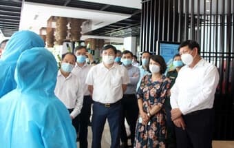 ICTNEWS: SỬ DỤNG VÒNG TAY G-TRACK ĐỂ QUẢN LÝ CÁCH LY NGƯỜI NHẬP CẢNH QUA CỬA KHẨU VÂN ĐỒN