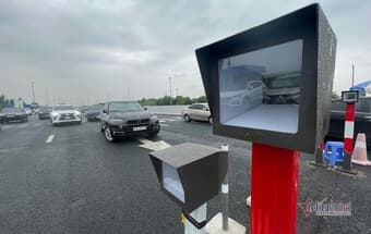 VIETNAMNET: TÀI XẾ NGỒI TRÊN XE DỄ DÀNG KHAI BÁO QUA MÁY QUÉT QR DƯỚI LÒNG ĐƯỜNG