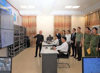 Dân Trí: Thí điểm mô hình ứng dụng CCCD, VNeID để kiểm soát an ninh và chấm công